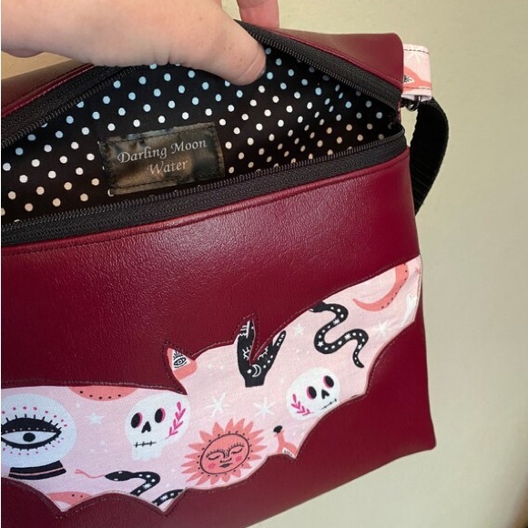 Spooky occult bat crossbody purse - Picture 5 of 6
